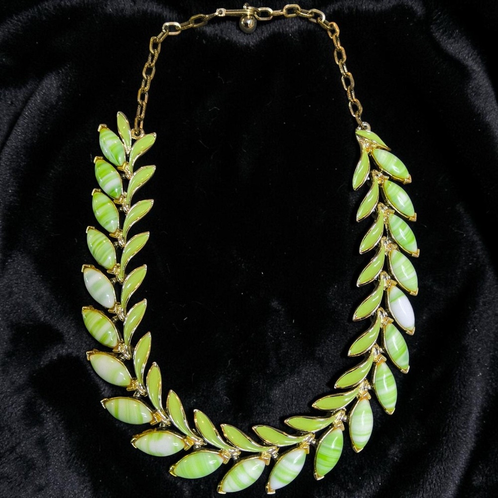 Vintage Green Art Glass Leaf Choker Necklace Gold Tone Enamel Botanical 13"-16"